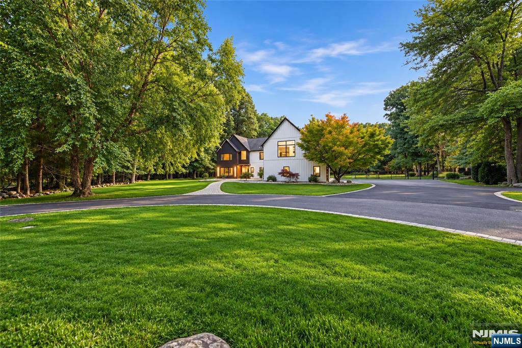 8 Airmont Avenue - Photo 2