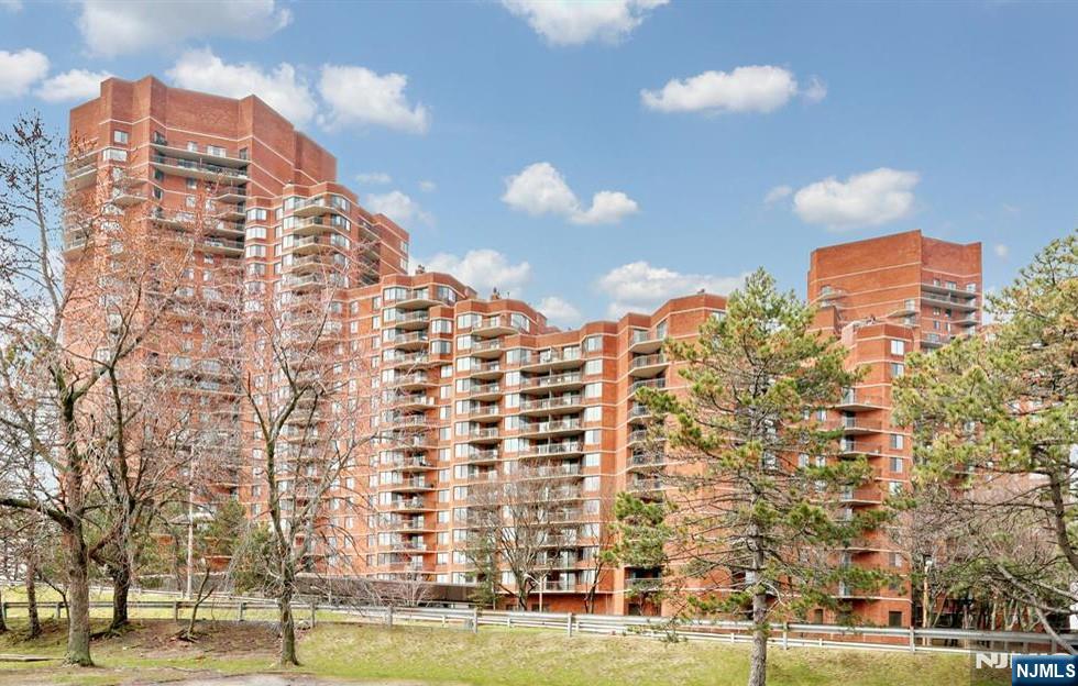 1020 Harmon Cove Tower 1020 - Photo 1
