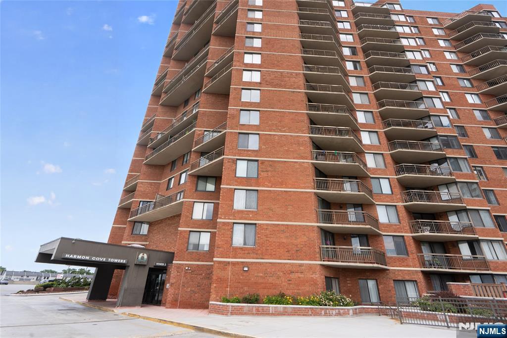 1020 Harmon Cove Tower 1020 - Photo 3