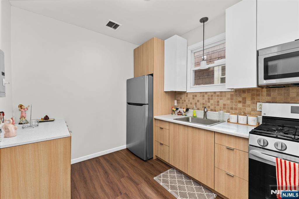 223 Devon Street 2 - Photo 2