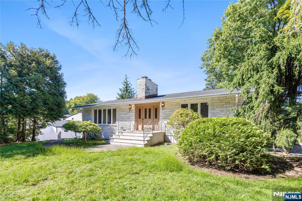 124 Pascack Road - Photo 2