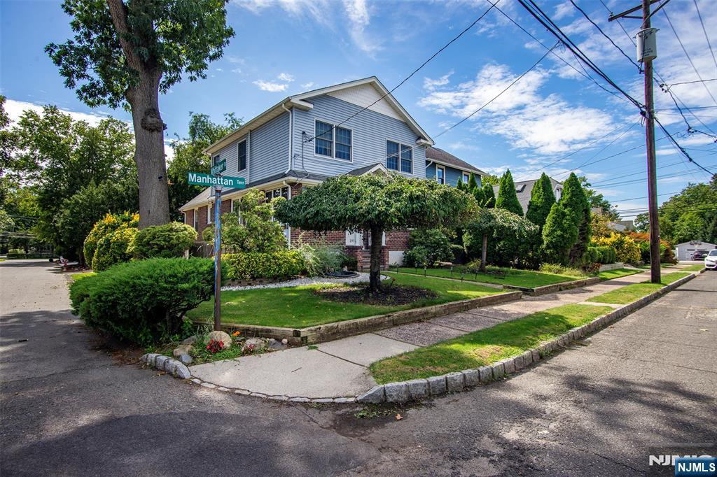 245 Manhattan Terrace - Photo 2
