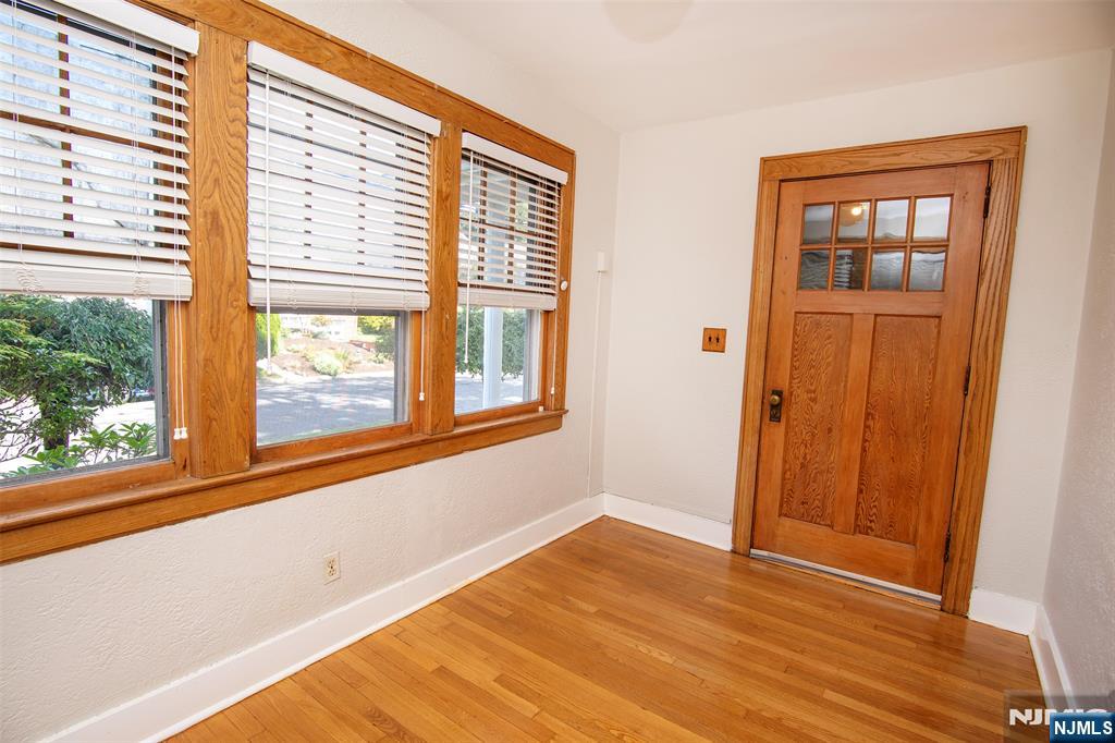 245 Manhattan Terrace - Photo 4