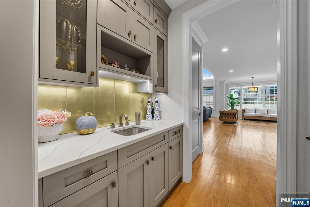 146 Stuart Street — photo 13