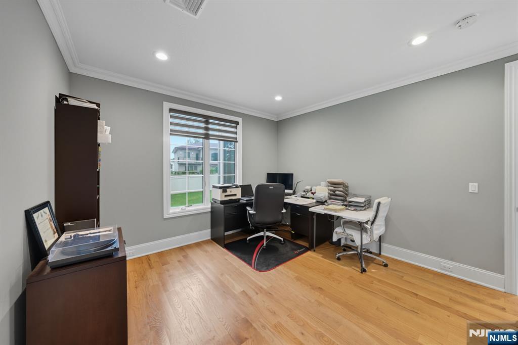 146 Stuart Street — photo 31