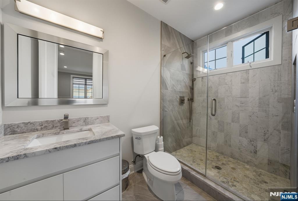 146 Stuart Street — photo 32