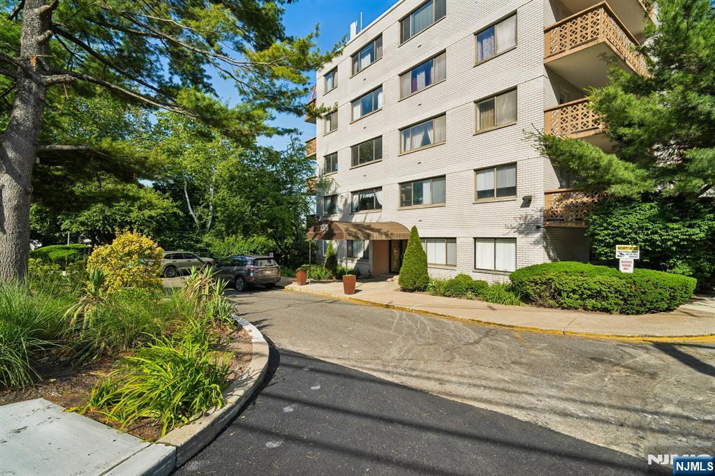 1375 River Road 1A - Photo 1