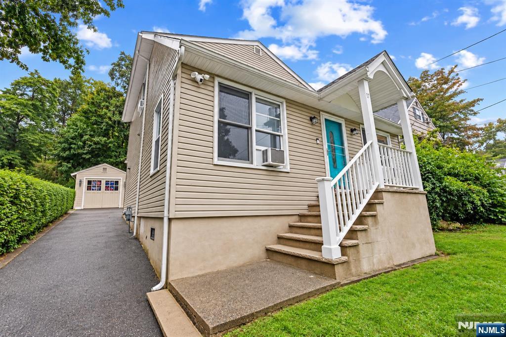 Photo 3 of Single family home for sale at 17 Pequot Rd, Ringwood, NJ 07456 | MLS# 26035828 | Listing updated on 2026-10-05