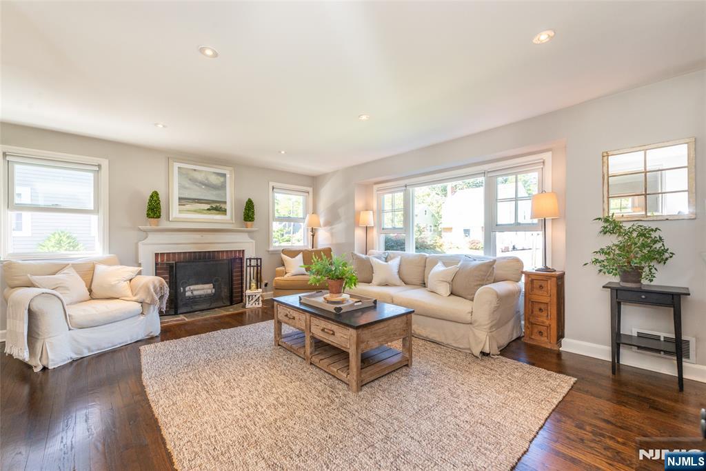 Photo 3 of Sale Pending at 49 Meadow Ln, Bloomfield, NJ 07003 | MLS# 26035842 | Listing updated on 2026-10-02