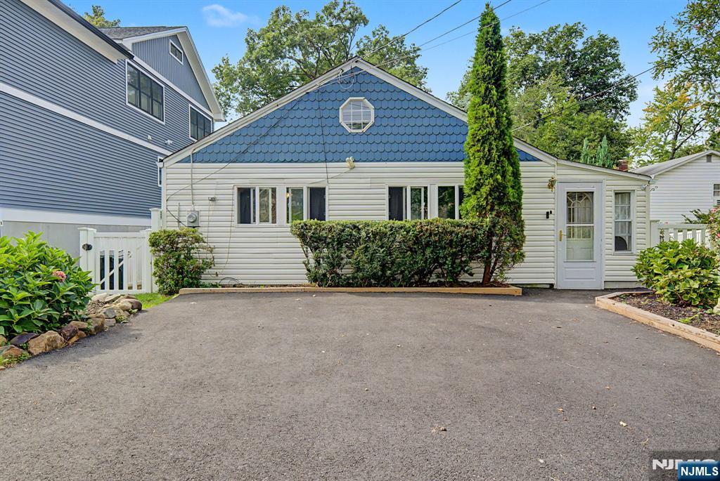 13 Spruce Place - Photo 1