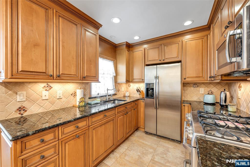 751 Lincoln Avenue - Photo 5