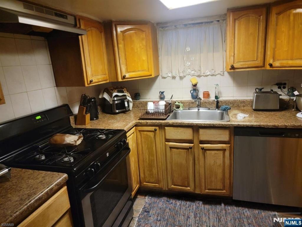 Photo 3 of Single family home for sale at 581 7th Street, Newark, NJ 07107 | MLS# 26035871 | Listing updated on 2026-09-29