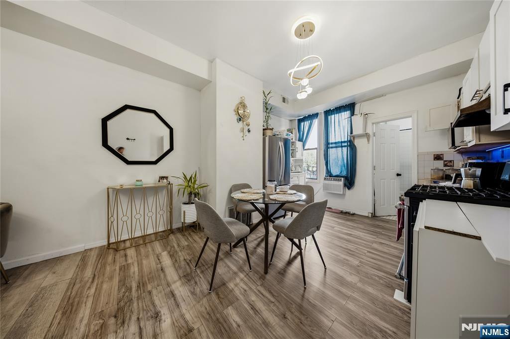 326 32nd Street - Photo 2