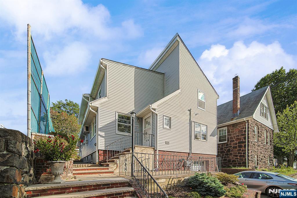 602 Studio Road - Photo 3