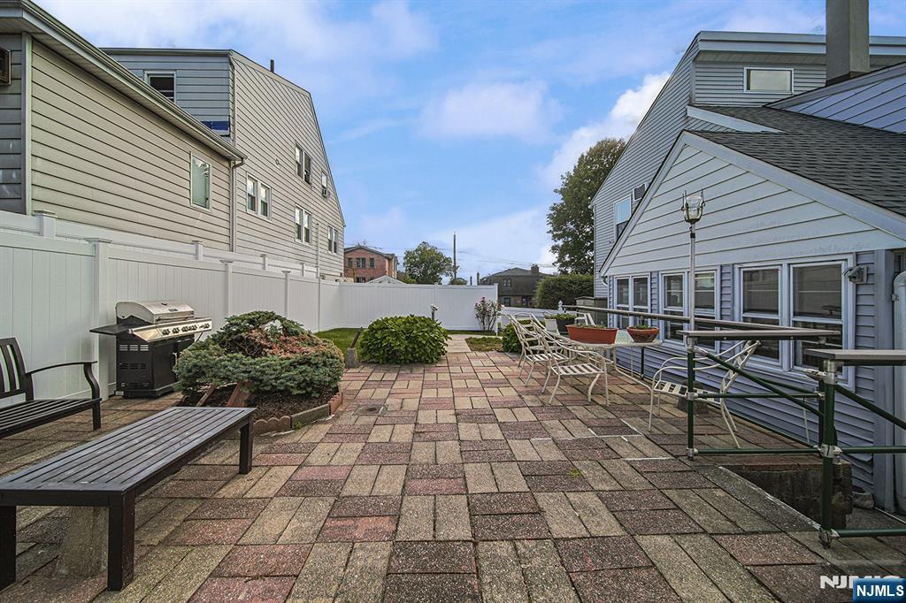 602 Studio Road - Photo 5