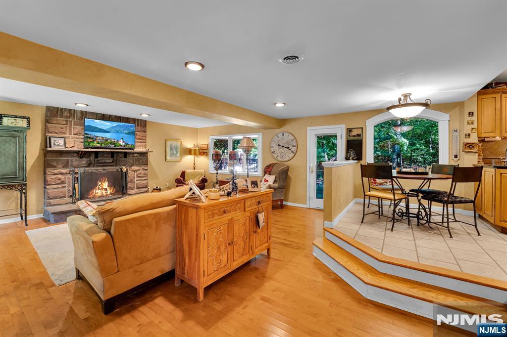 Photo 2 of Single family home for sale at 11 Dogwood Ct, Mahwah, NJ 07430 | MLS# 26035902 | Listing updated on 2026-10-07