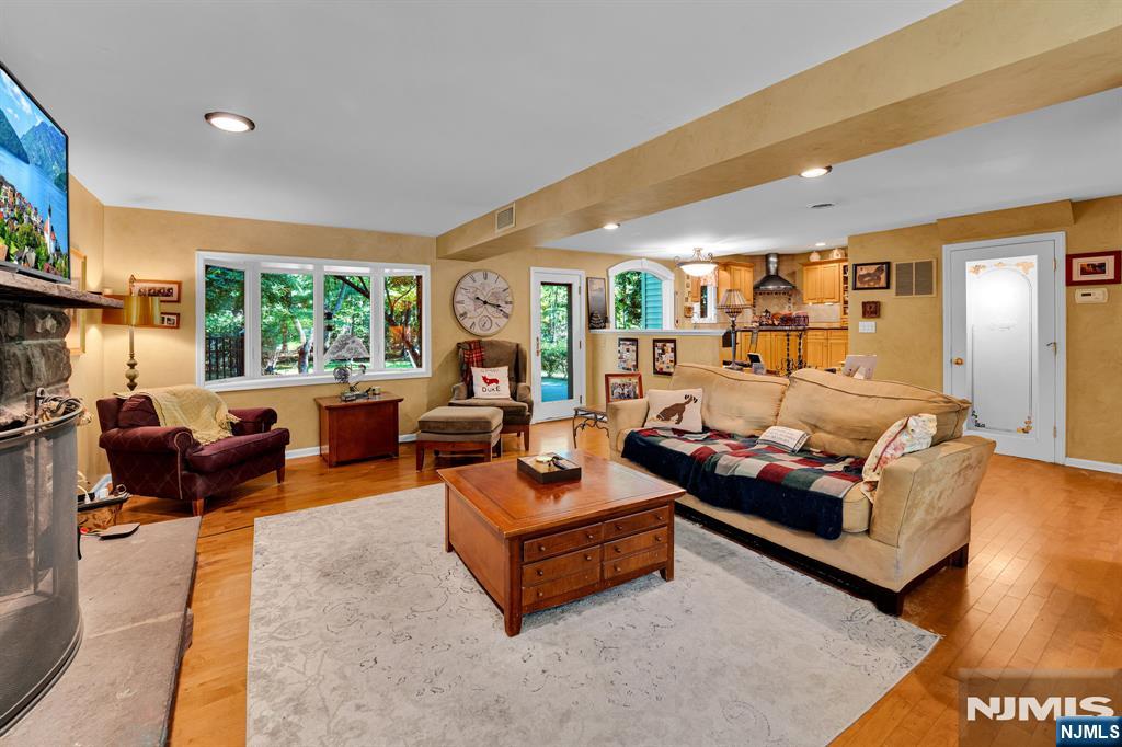 Photo 3 of Single family home for sale at 11 Dogwood Ct, Mahwah, NJ 07430 | MLS# 26035902 | Listing updated on 2026-10-07