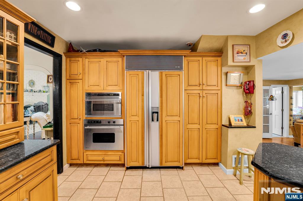 Photo 4 of Single family home for sale at 11 Dogwood Ct, Mahwah, NJ 07430 | MLS# 26035902 | Listing updated on 2026-10-07