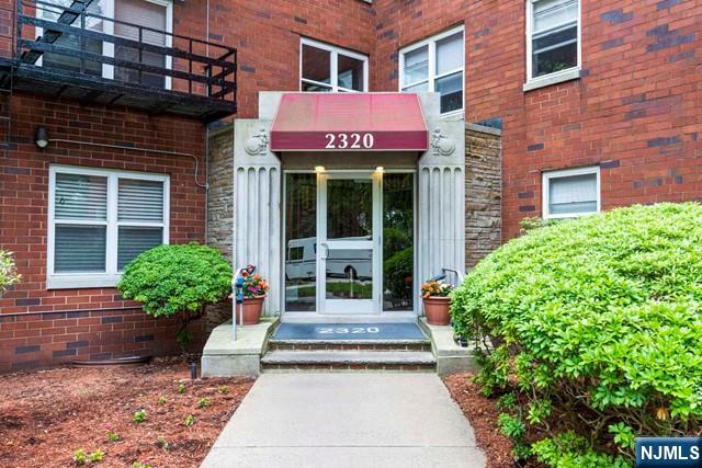 2320 Linwood Avenue 3F - Photo 1