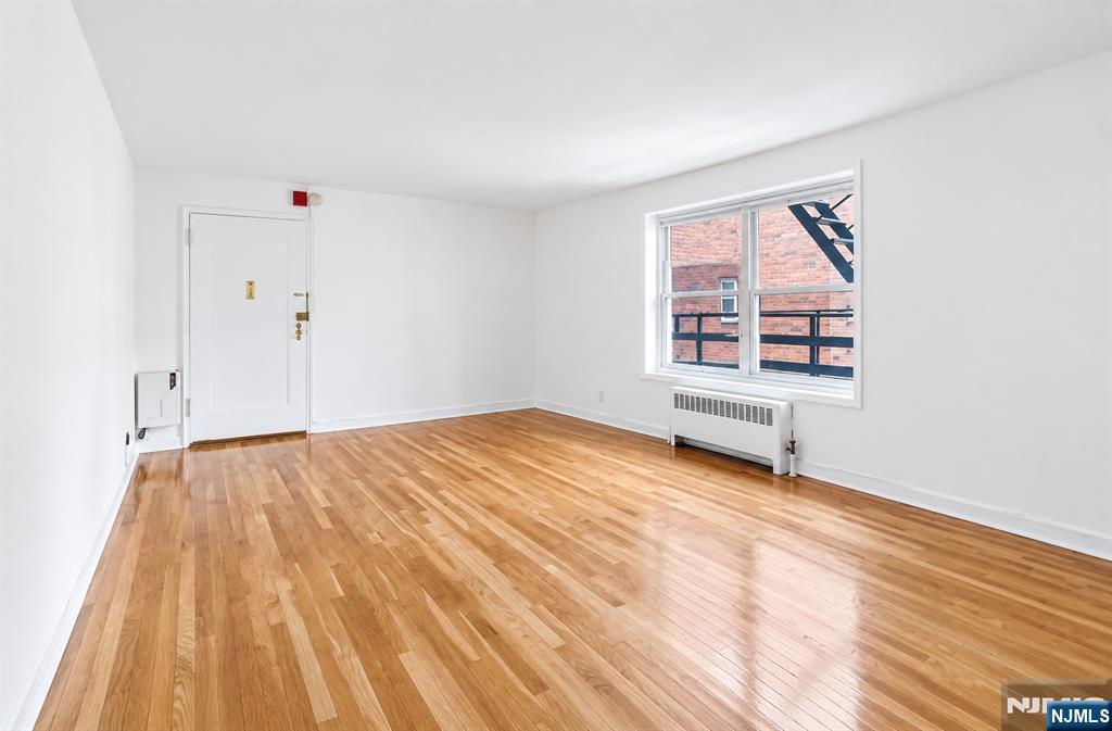 2320 Linwood Avenue 3F - Photo 4