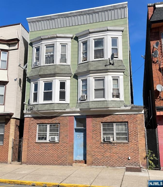 760 Harrison Avenue 3 - Photo 1