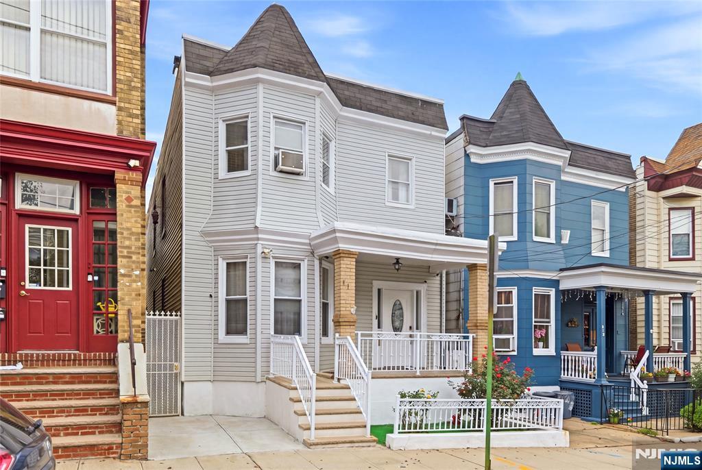 813 20th Street - Photo 1
