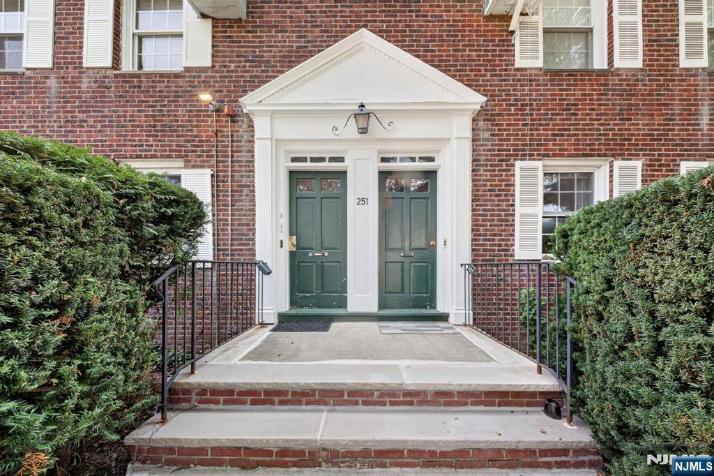251 Elmwood Avenue - Photo 3