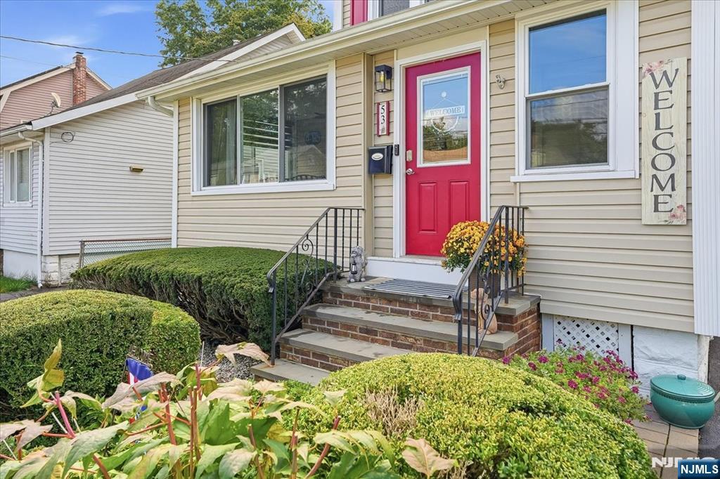 Photo 3 of Single family home for sale at 53 Seneca Ave, Dumont, NJ 07628 | MLS# 26035932 | Listing updated on 2026-10-05