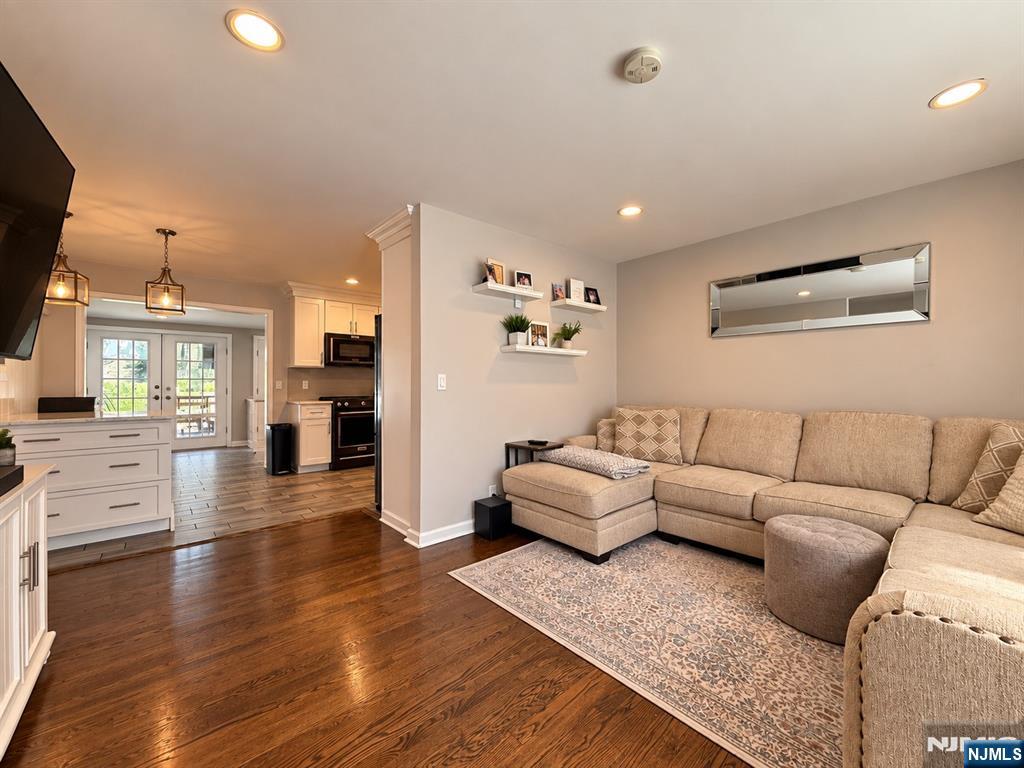 Photo 4 of Sale Pending at 91 Lynwood Rd, Verona, NJ 07044 | MLS# 26035940 | Listing updated on 2026-10-05
