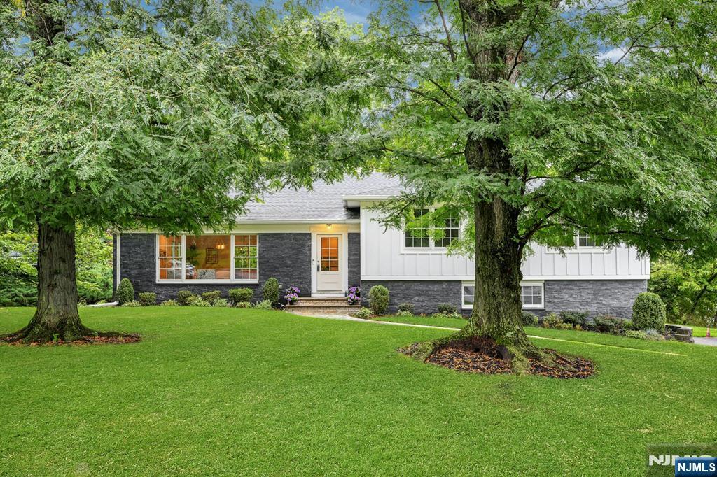 9 Crestview Court - Photo 1