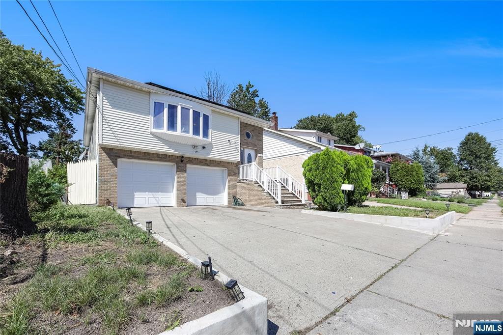 Photo 1 of Single family home for sale at 1511 Essex Ave, Linden, NJ 07036 | MLS# 26035966 | Listing updated on 2026-10-04