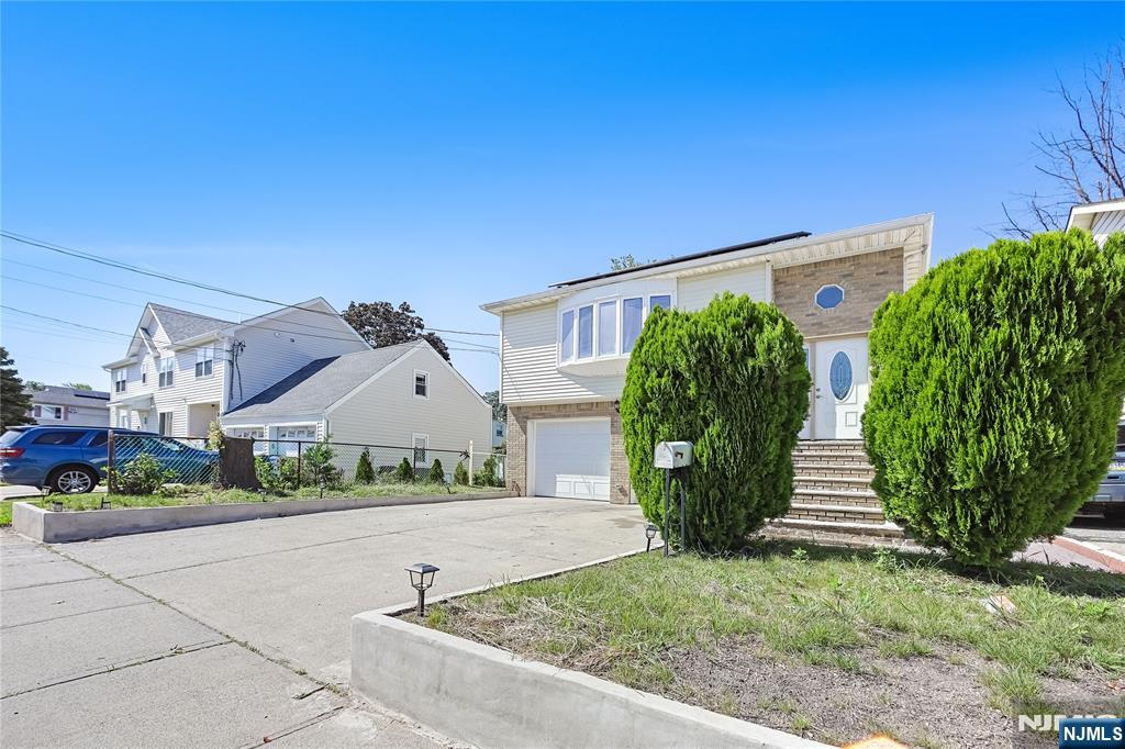 1511 Essex Avenue - Photo 4