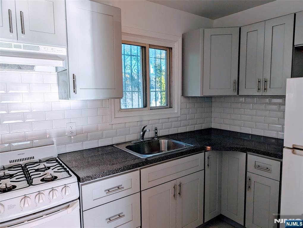 1599 Bergen Boulevard 9 - Photo 3