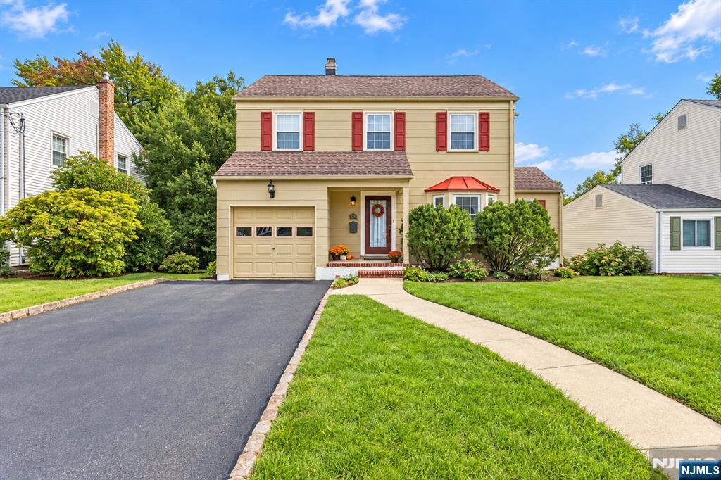 32 Stanley Avenue - Photo 1