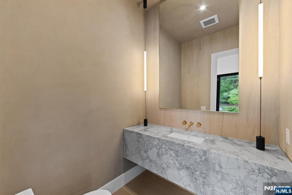 809 Shore Drive — photo 11