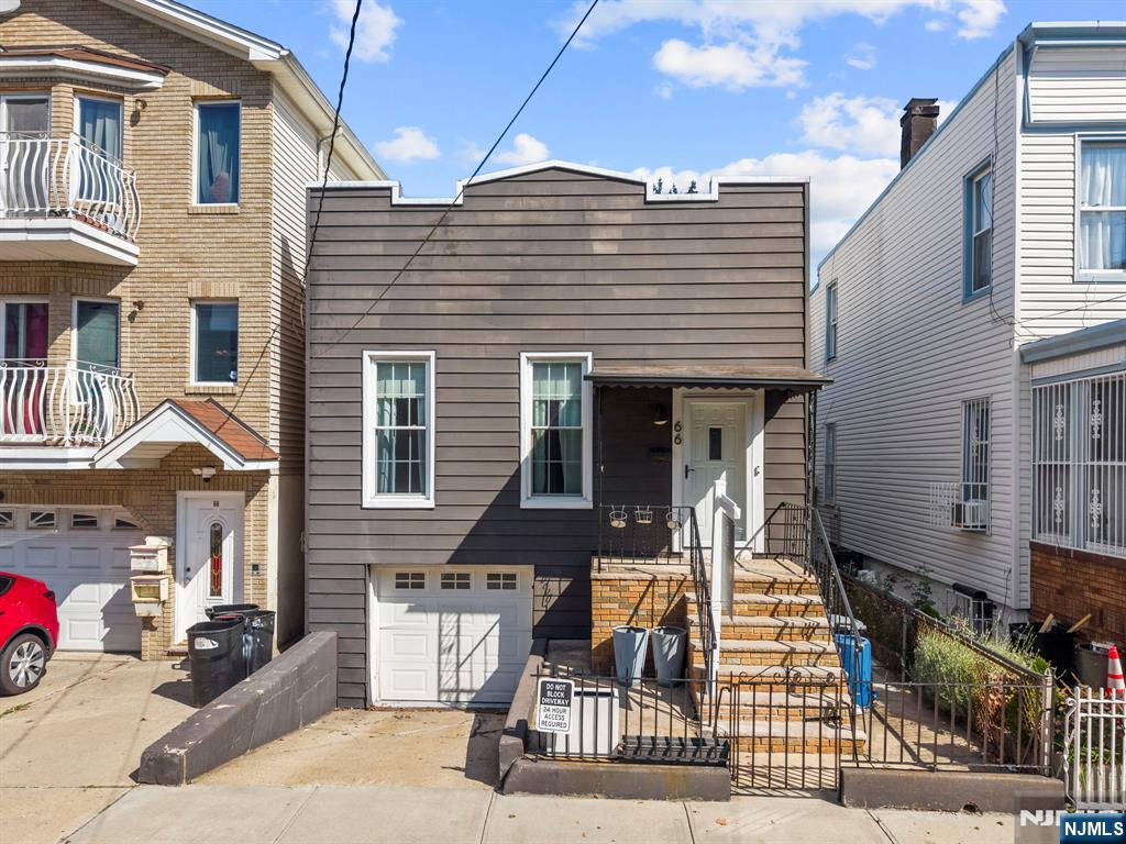 66 Irving Street - Photo 2