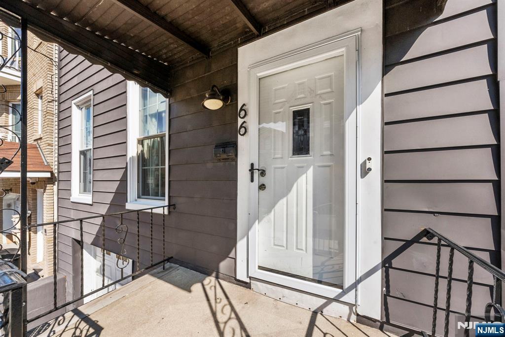 66 Irving Street - Photo 3