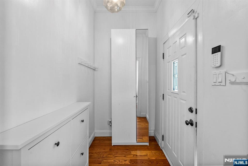 66 Irving Street - Photo 4
