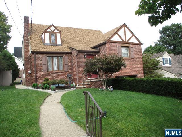 Photo 1 of Single family home for sale at 32 Newman Ave, Nutley, NJ 07110 | MLS# 26036007 | Listing updated on 2026-10-03