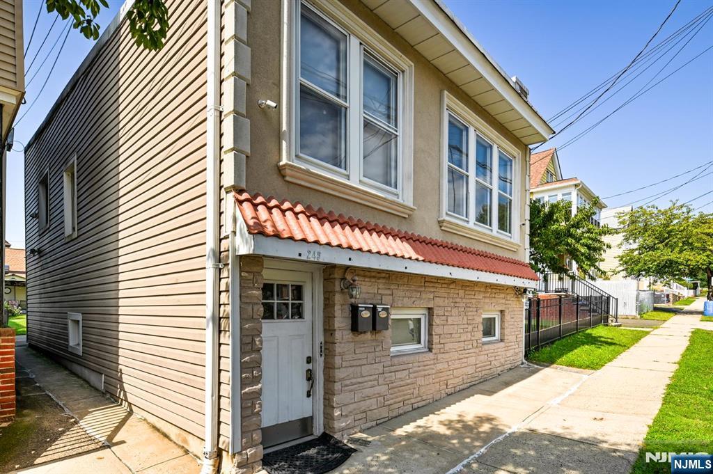 245 Pierre Avenue 2 - Photo 4