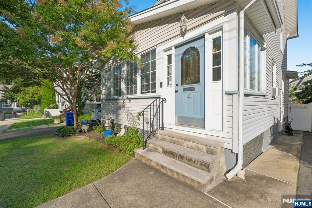 Photo 3 of Single family home for sale at 4 Park Dr, West Orange, NJ 07052 | MLS# 26036014 | Listing updated on 2026-10-04