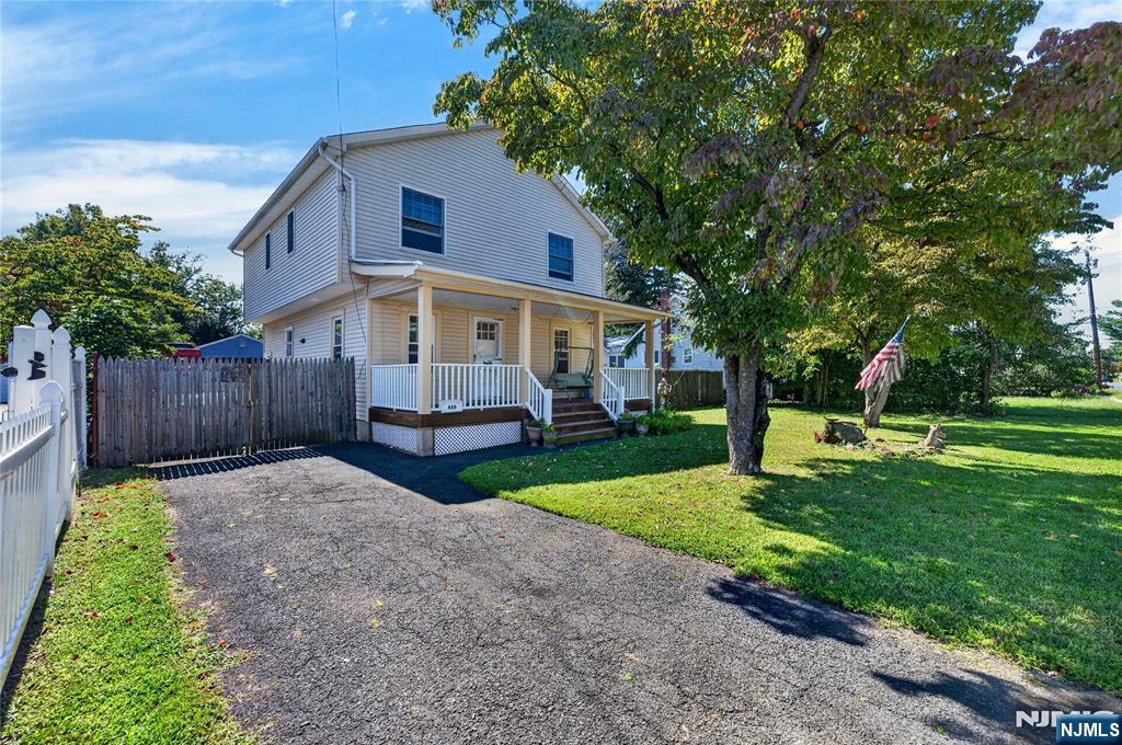 488 Harris Avenue - Photo 2