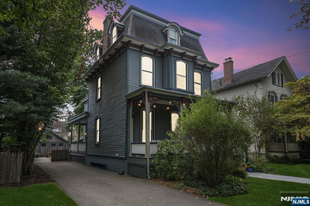 46 Monroe Place - Photo 1