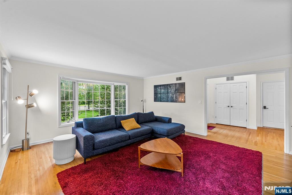 8 Ashland Street