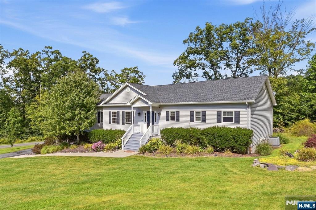 58 Leslie Drive - Photo 2