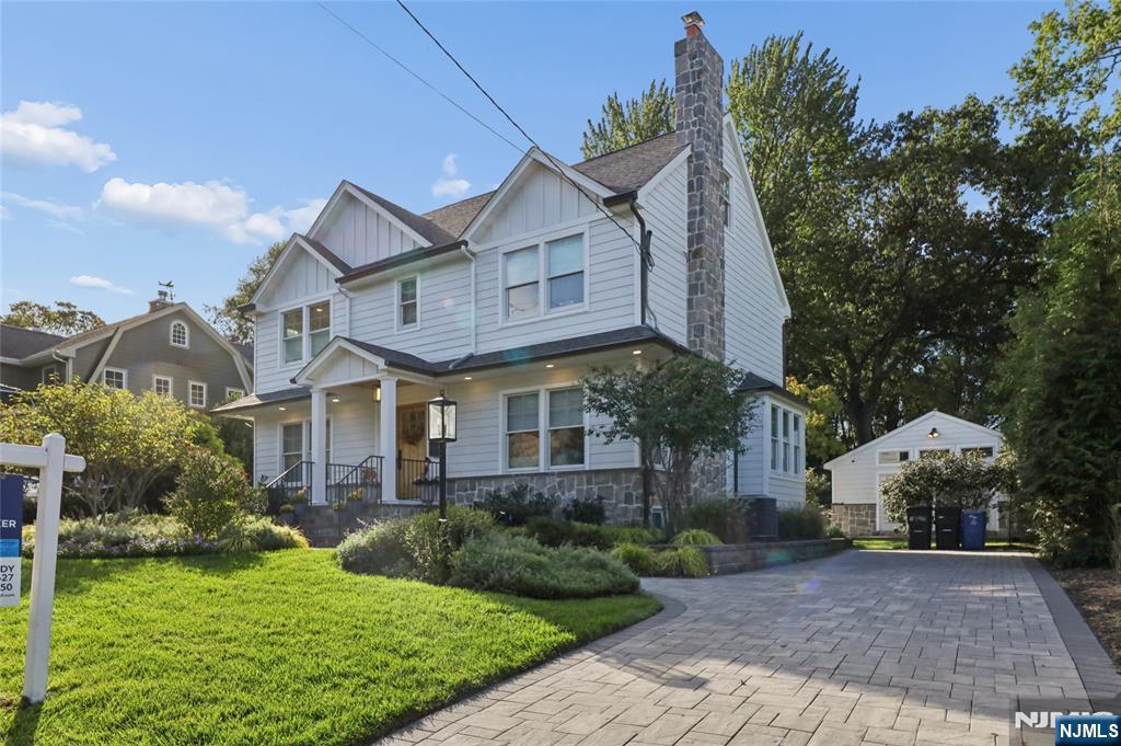 584 Sylvan Place - Photo 2