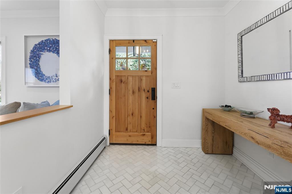 584 Sylvan Place - Photo 5