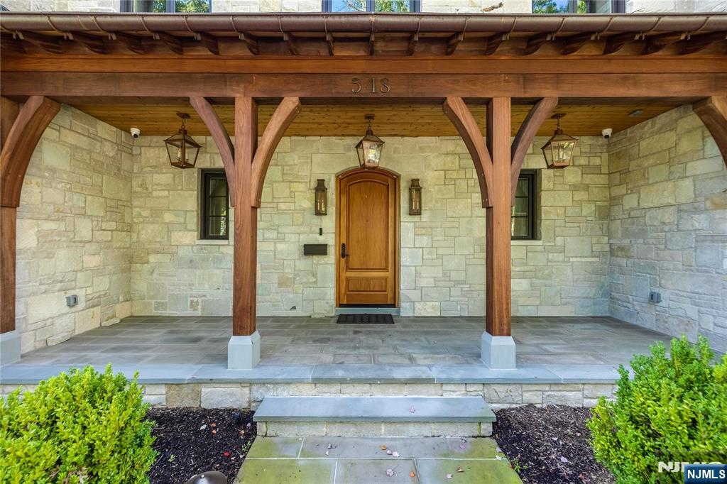 548 Sylvan Place - Photo 3
