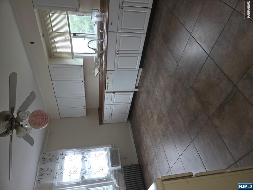5-16 Hopper Avenue Second flor - Photo 1