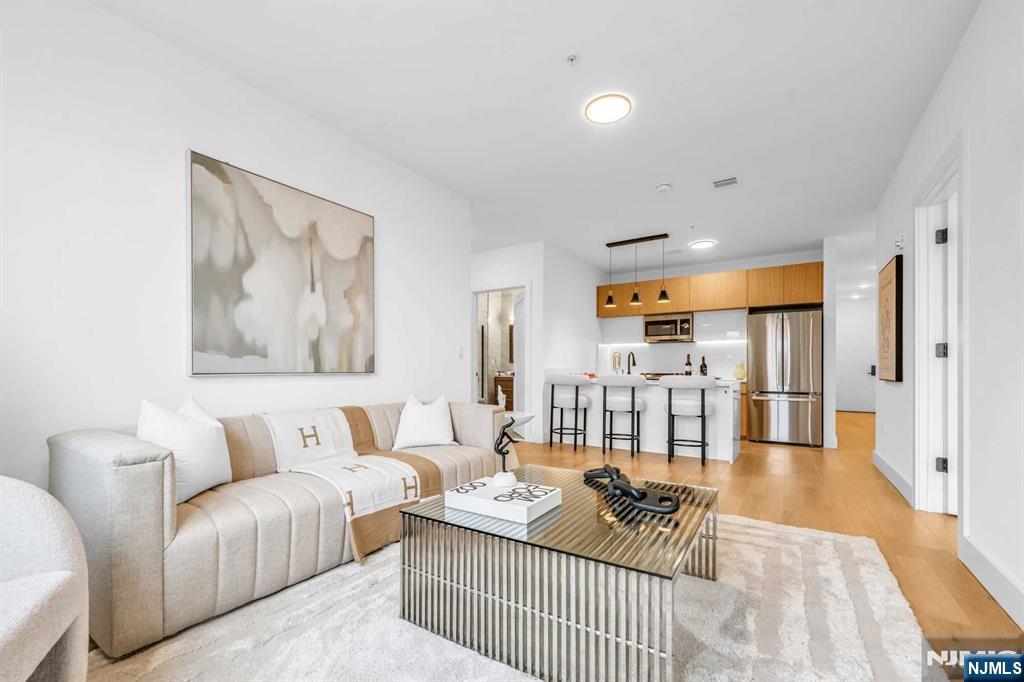 649 38th Street 412 - Photo 3